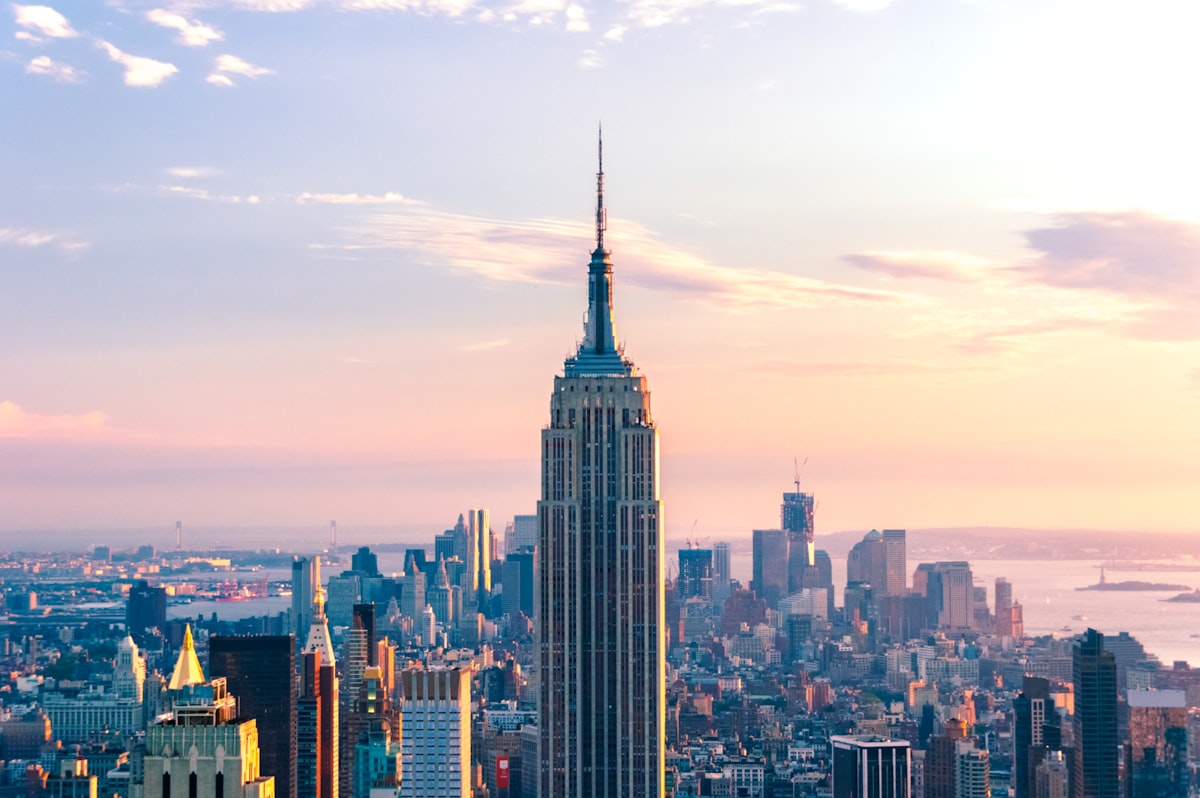 Empire State Building em Nova York, cenario de Sleepless in Seattle e outros filmes