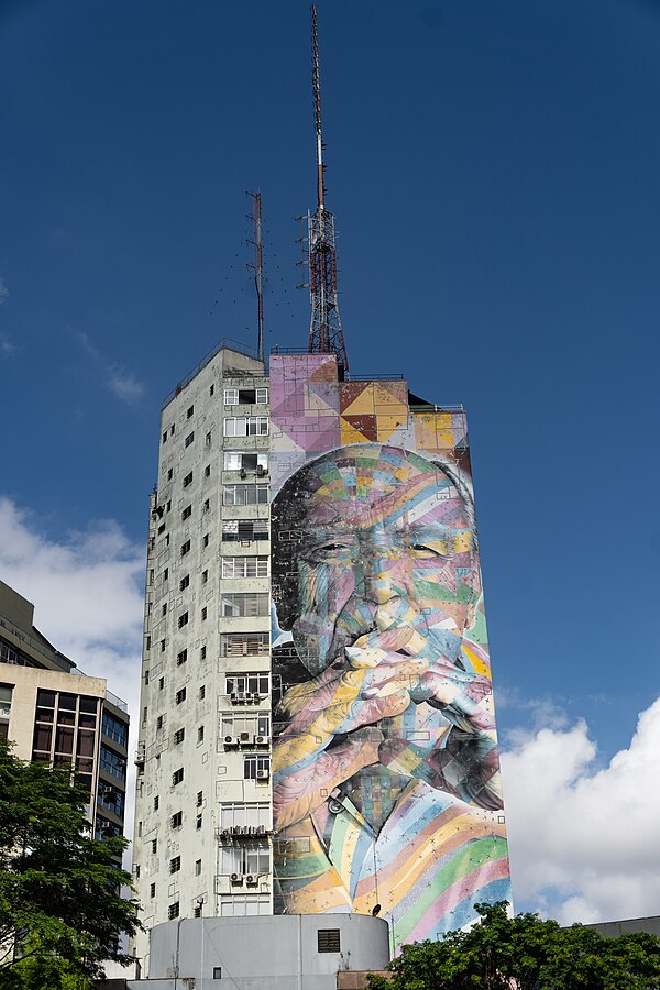 Mural de Oscar Niemeyer por Eduardo Kobra - escala monumental